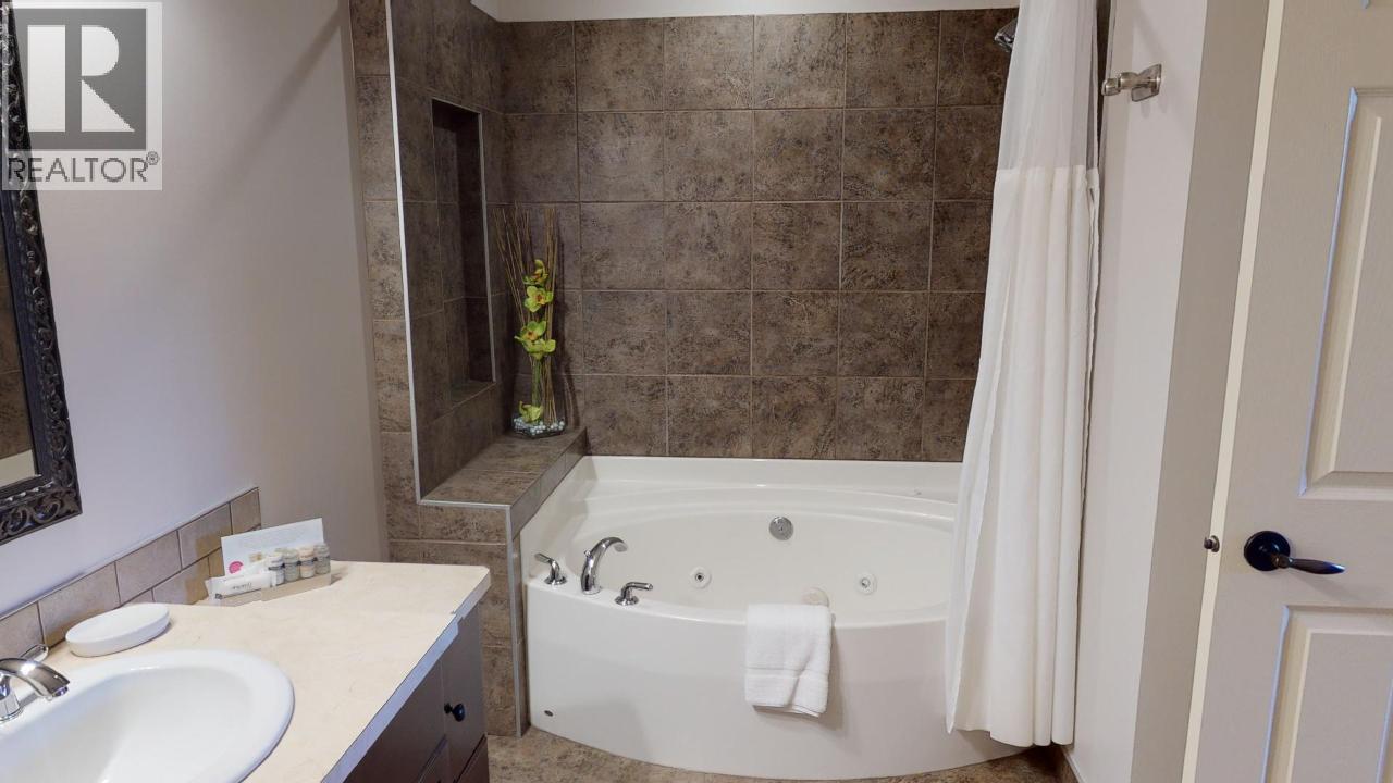 500 BIGHORN Boulevard Unit# 523 D, Radium Hot Springs