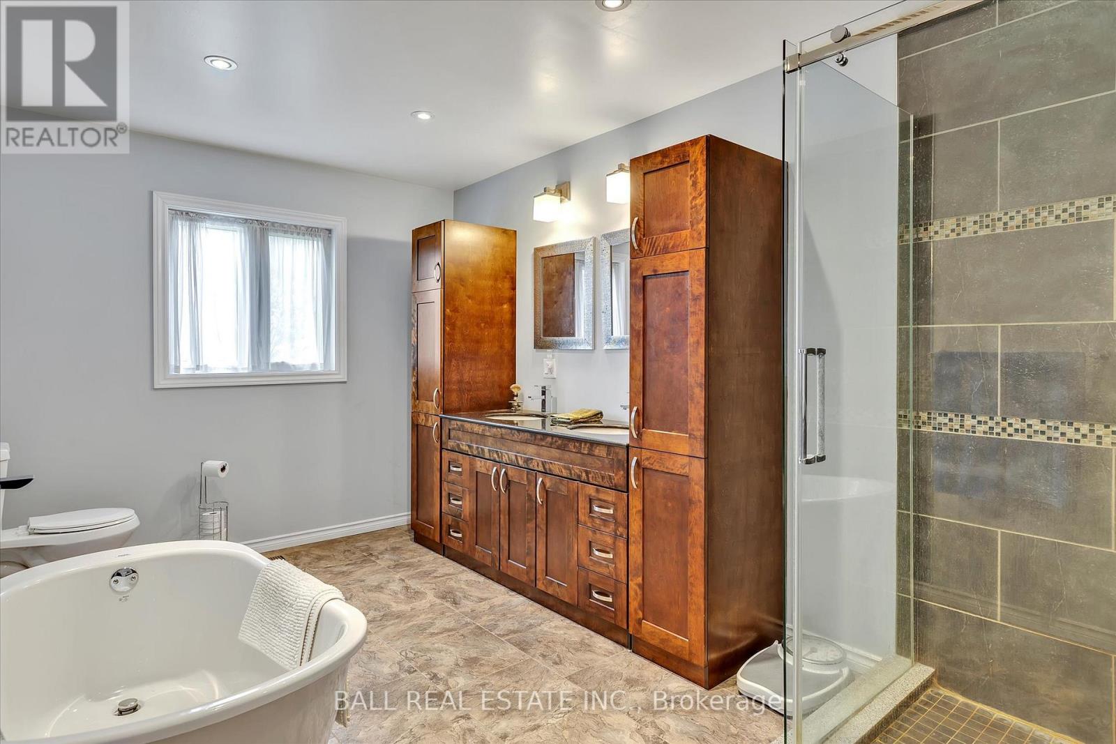 110 LAKEVIEW DRIVE - 18