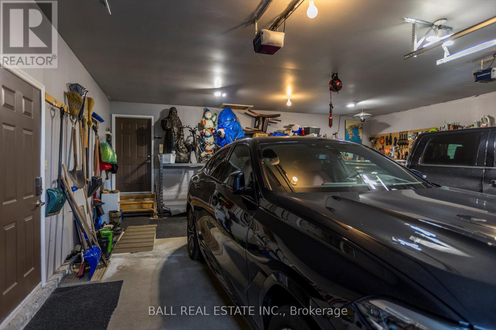 110 LAKEVIEW DRIVE - 32