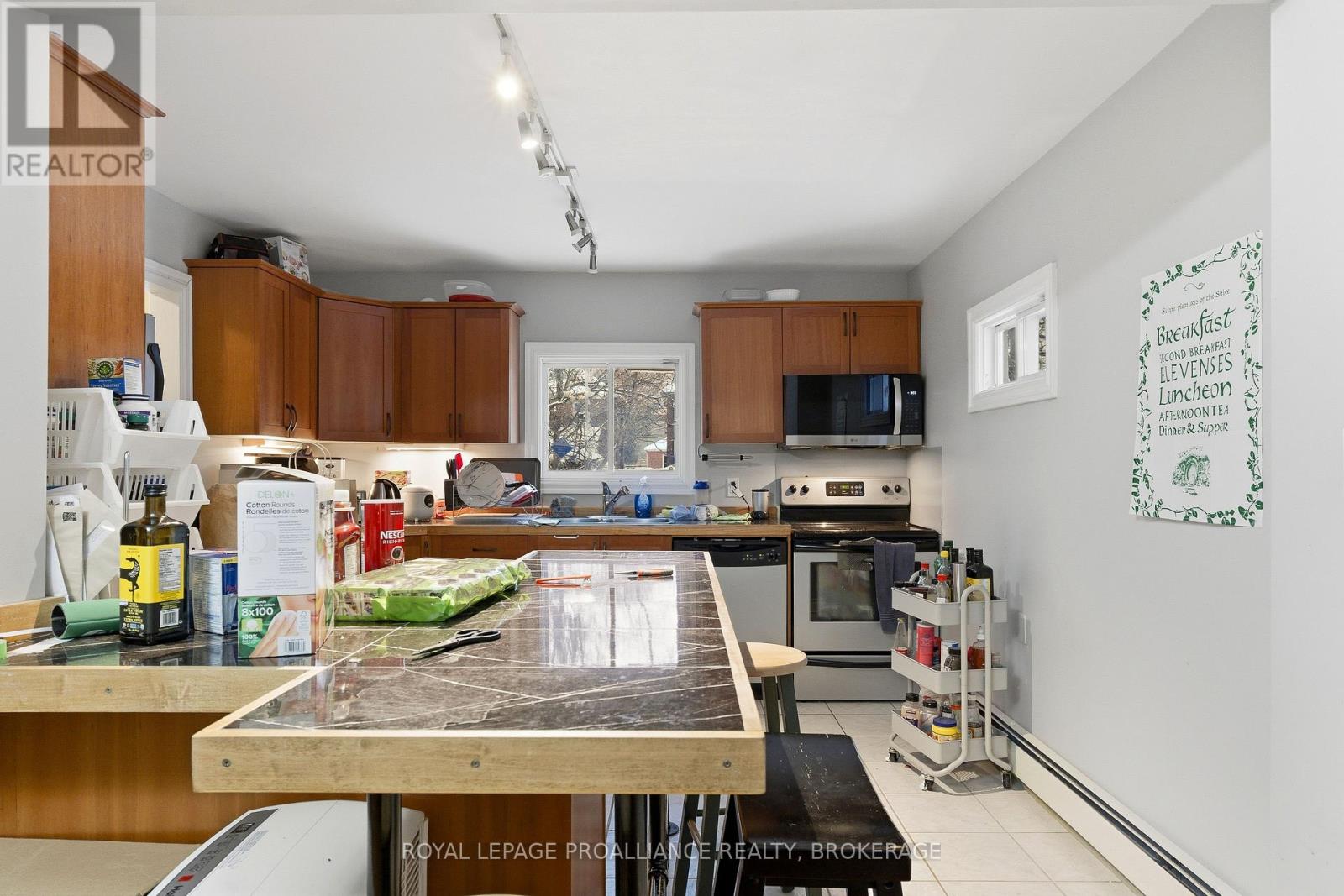 511 VICTORIA STREET - 19