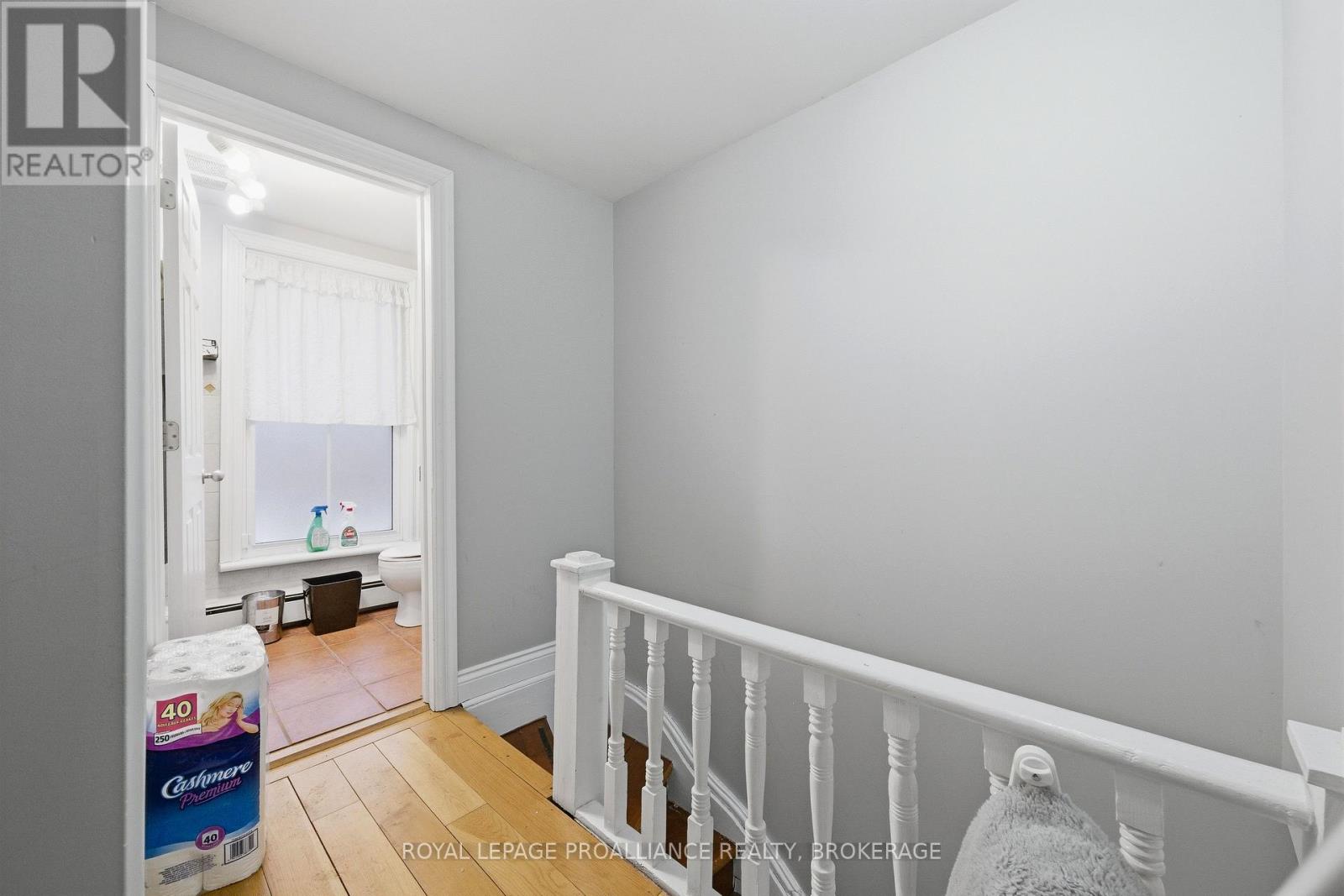 511 VICTORIA STREET - 26