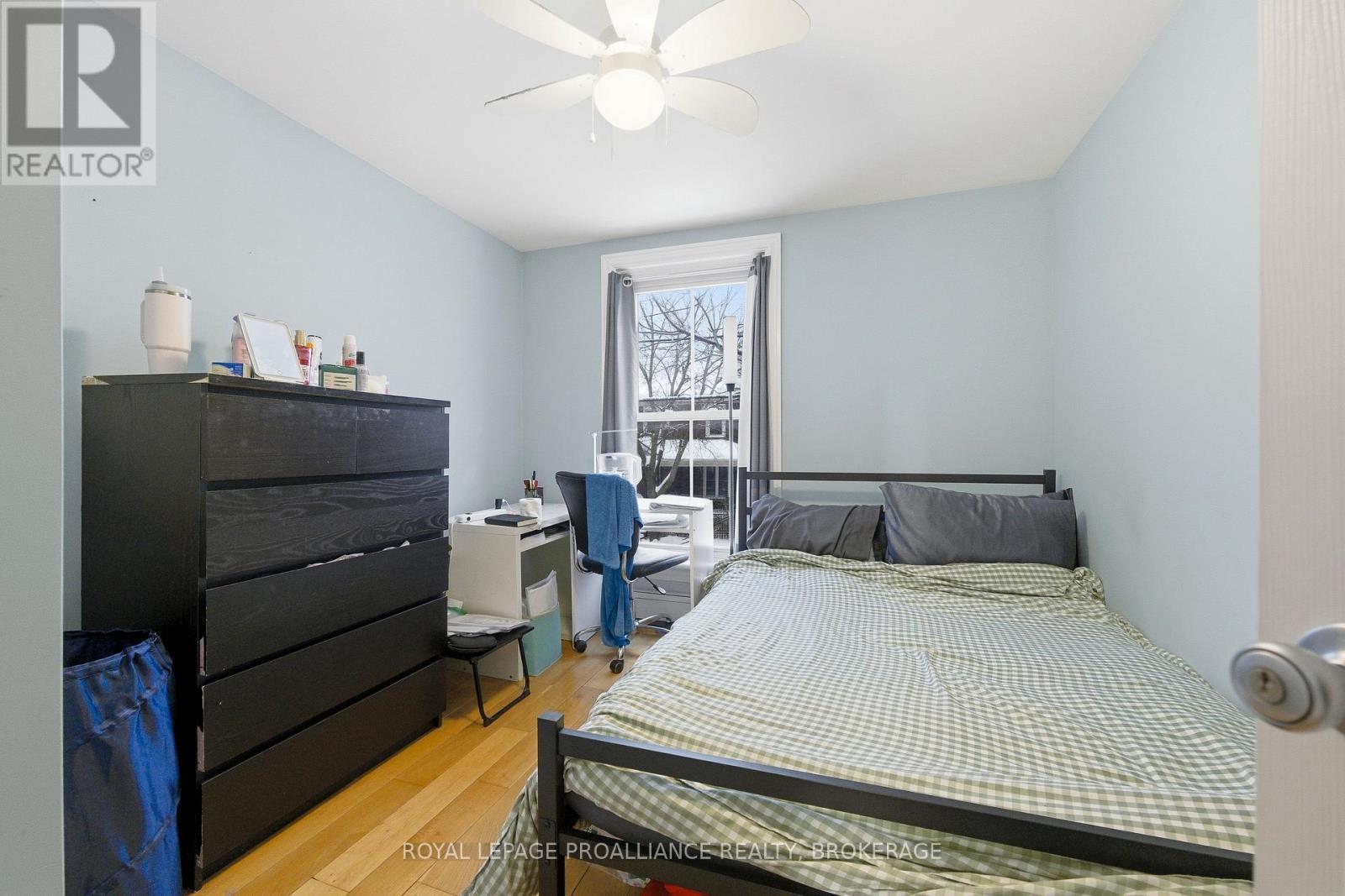 511 VICTORIA STREET - 28