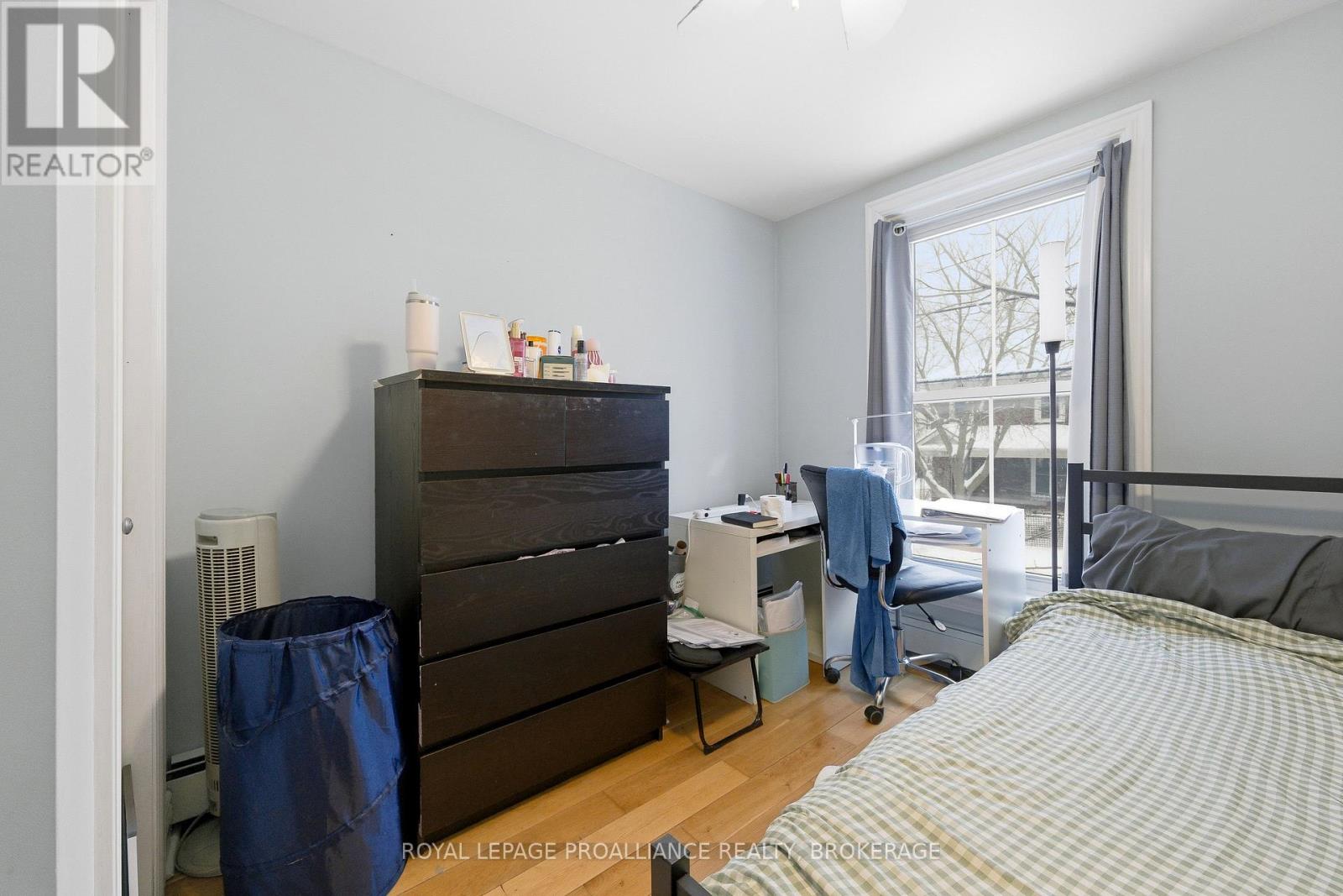 511 VICTORIA STREET - 30