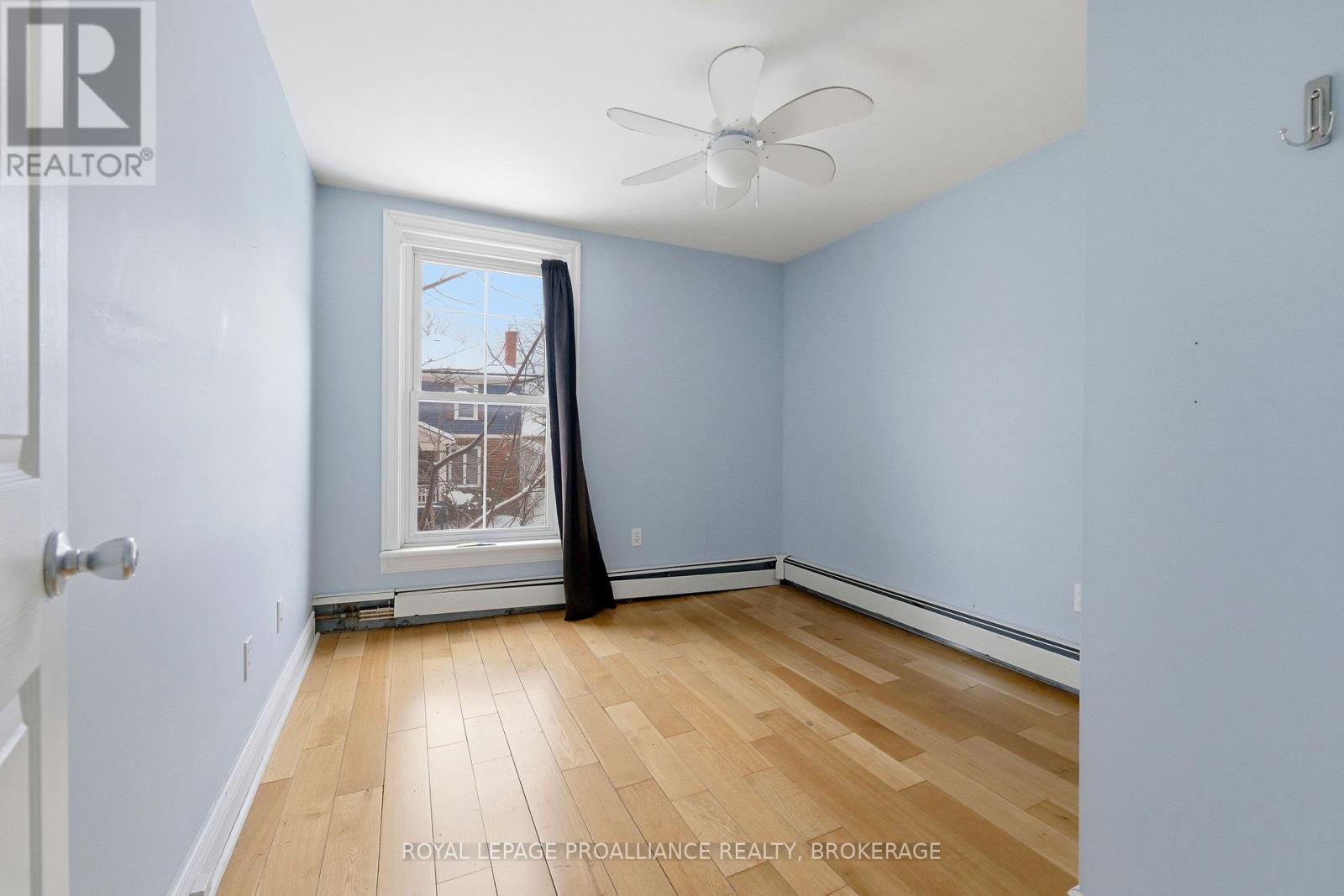 511 VICTORIA STREET - 32