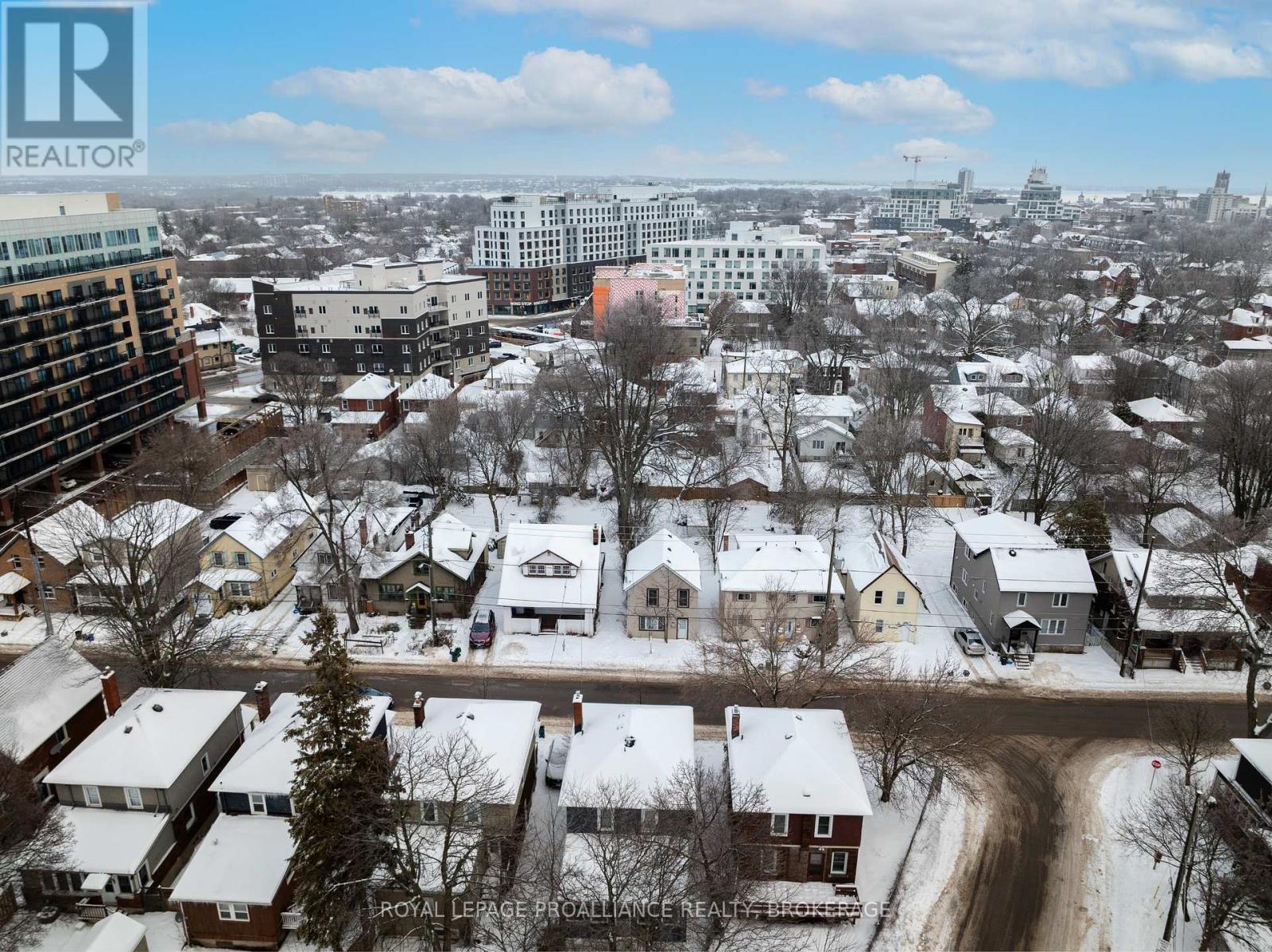511 VICTORIA STREET - 45