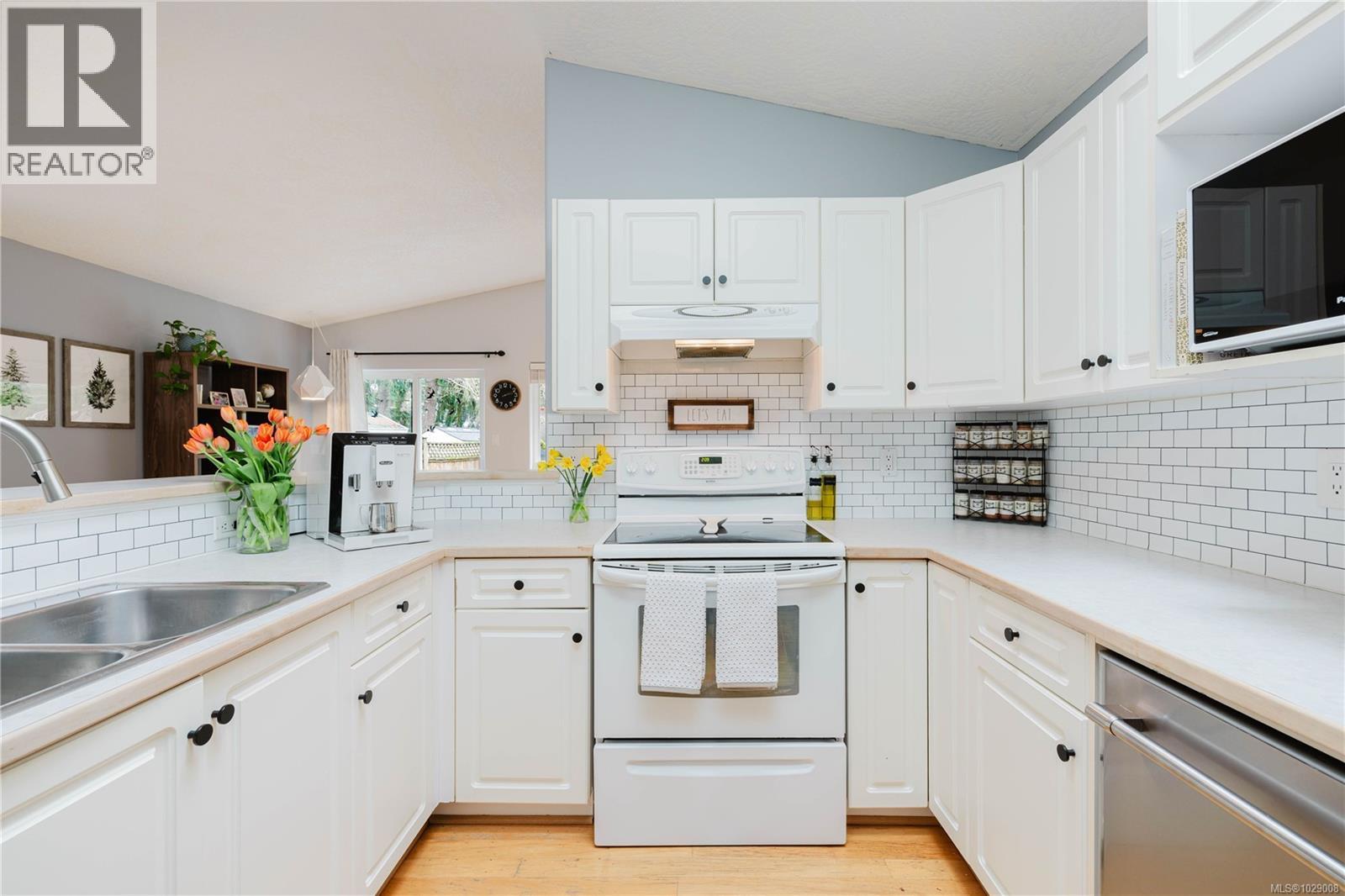 3240 HILLWOOD RD - 15