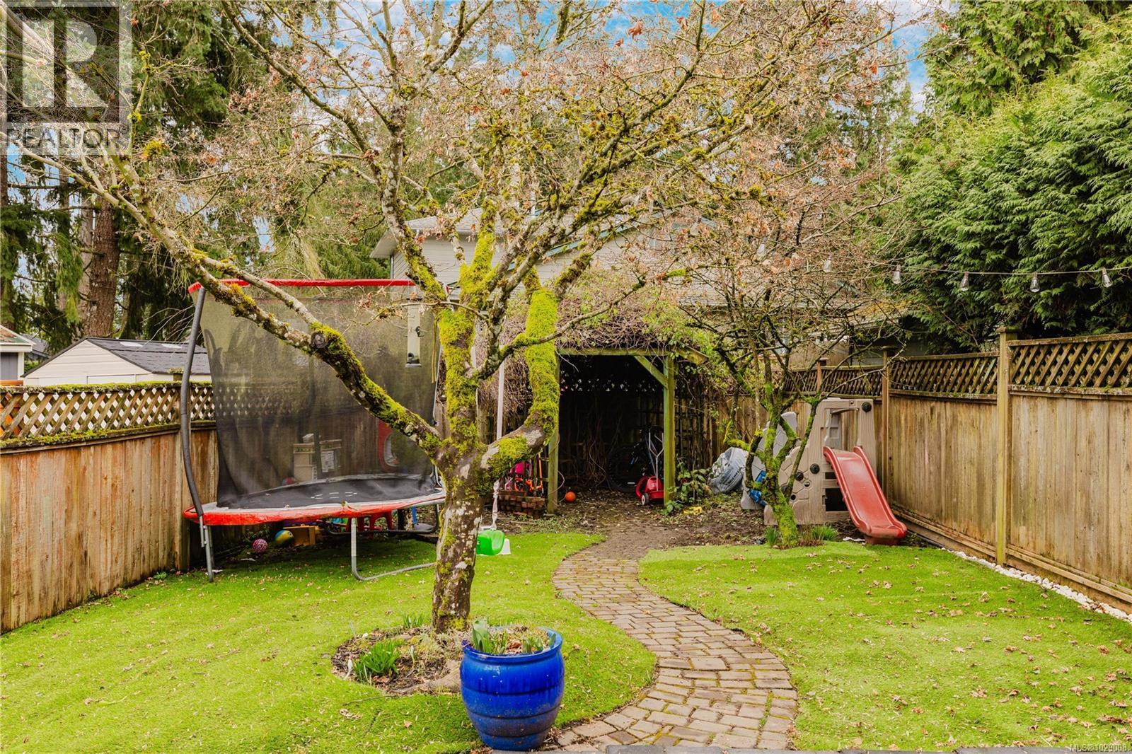 3240 HILLWOOD RD - 31