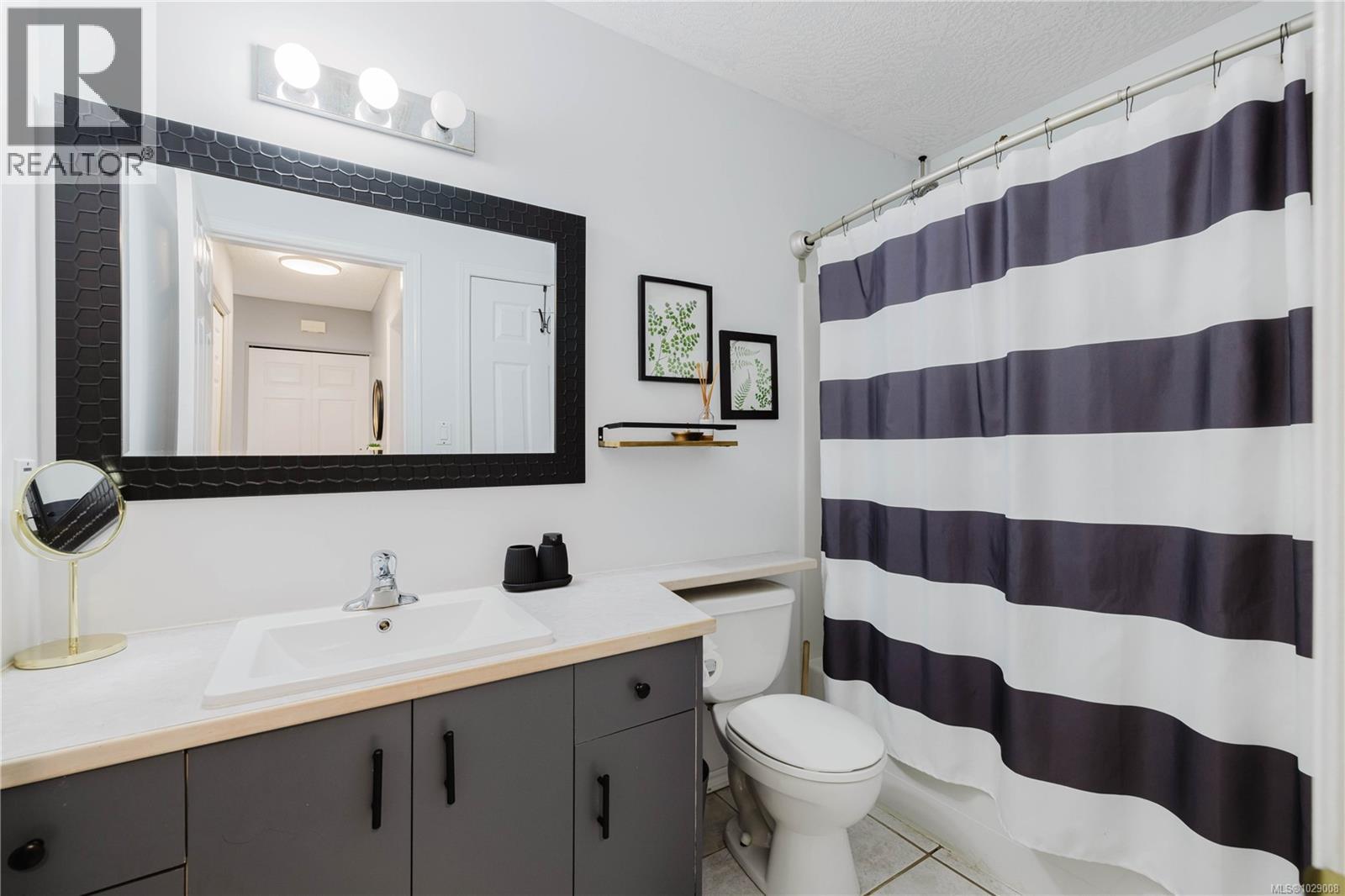 3240 HILLWOOD RD - 24