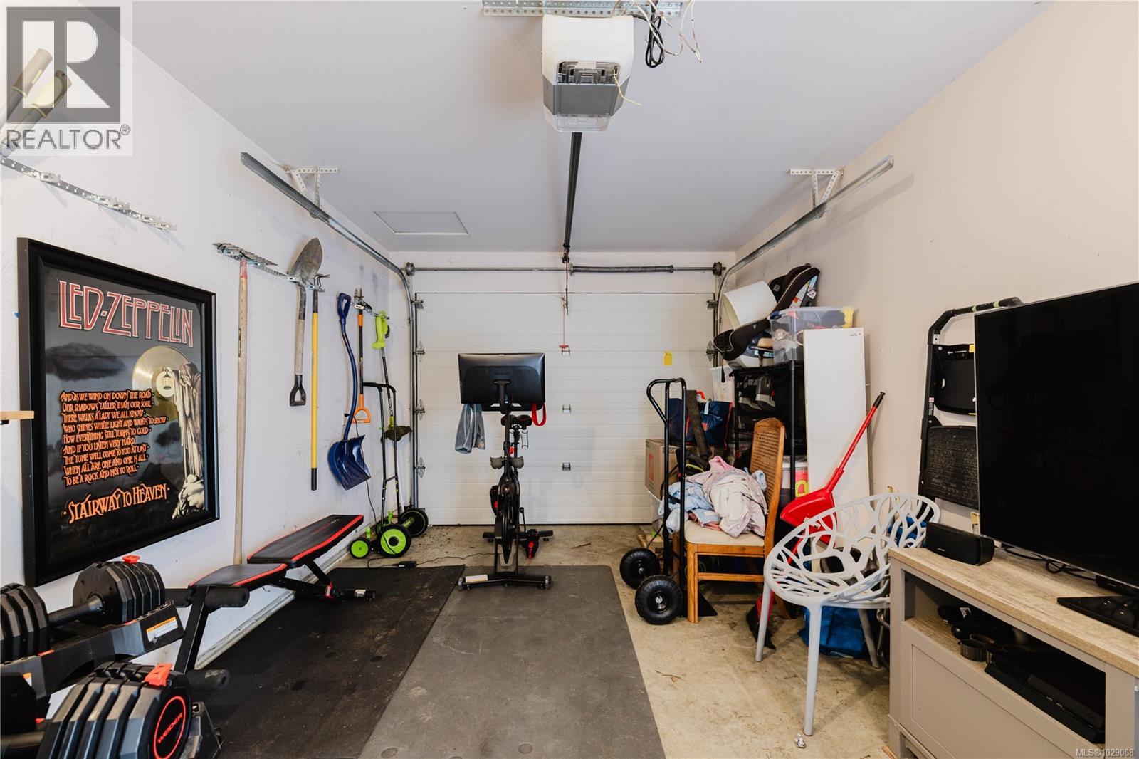 3240 HILLWOOD RD - 35