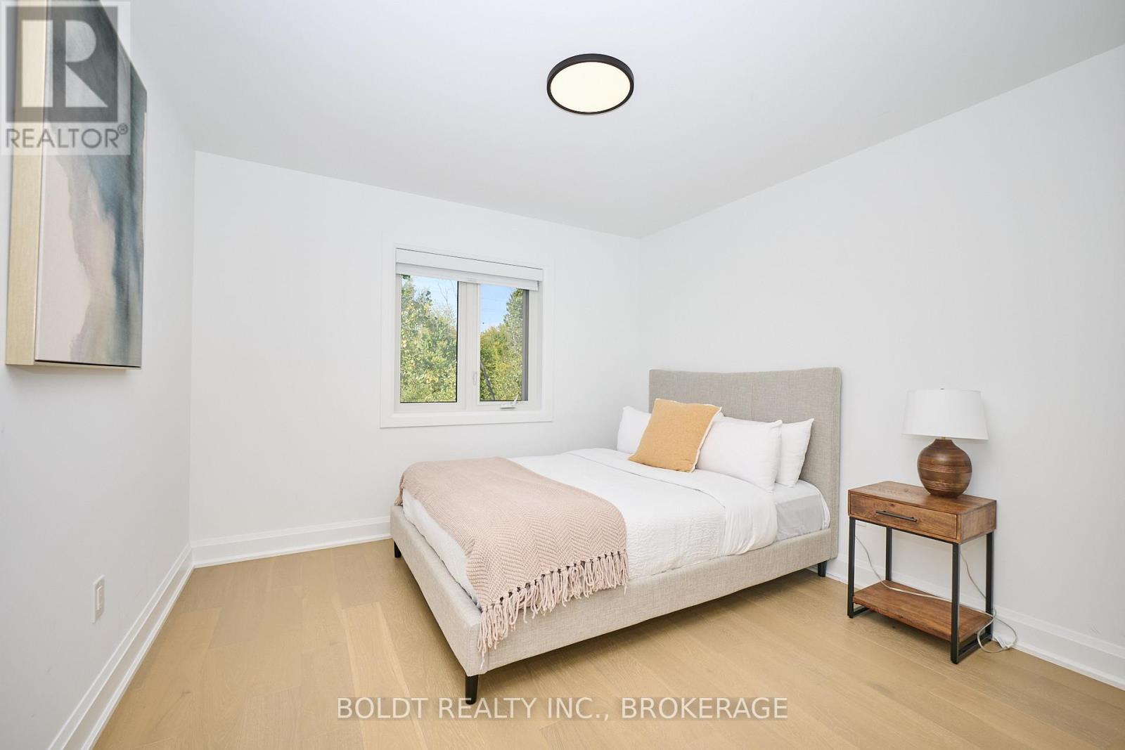 552 MISSISSAUGA AVENUE - 21