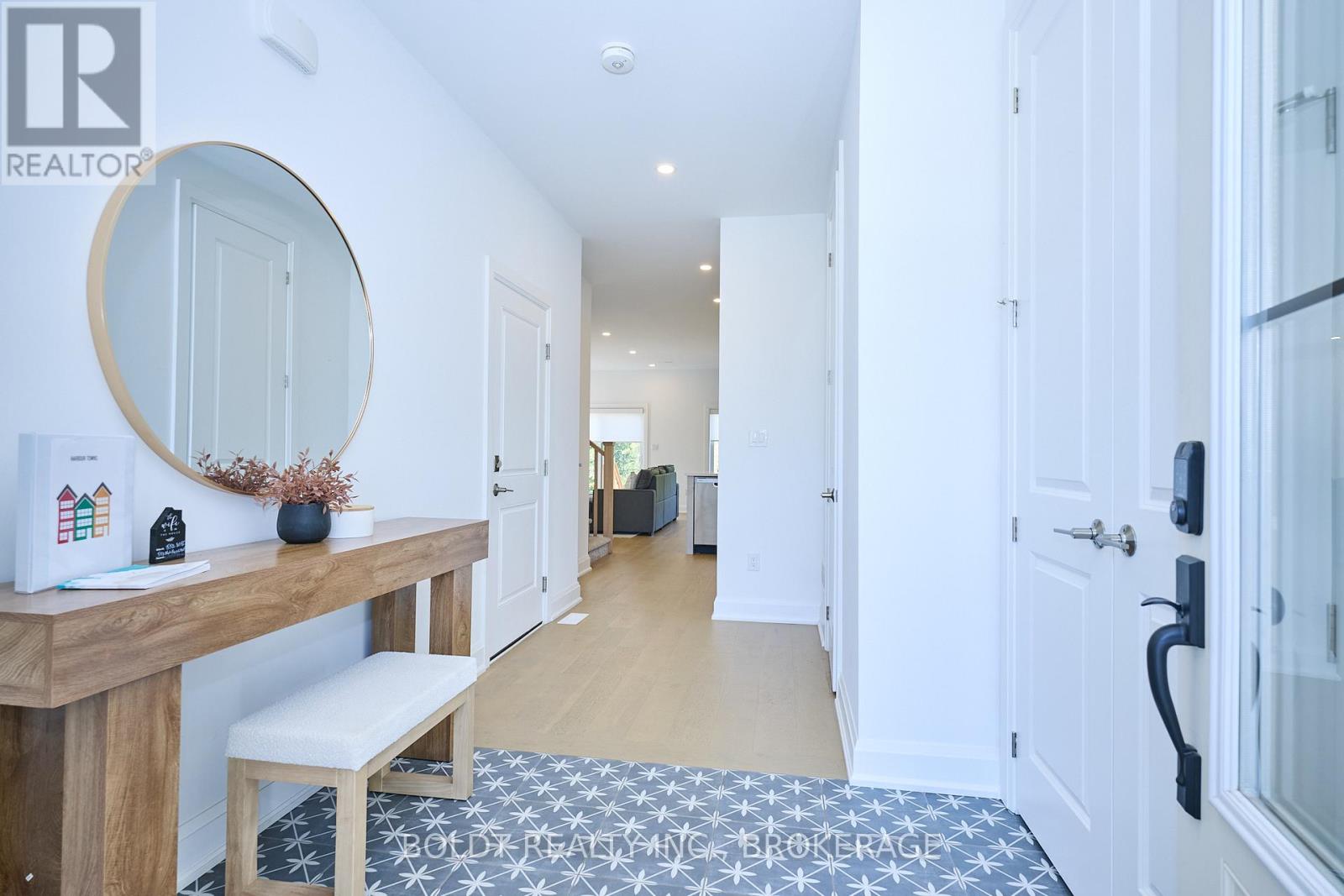 552 MISSISSAUGA AVENUE - 3