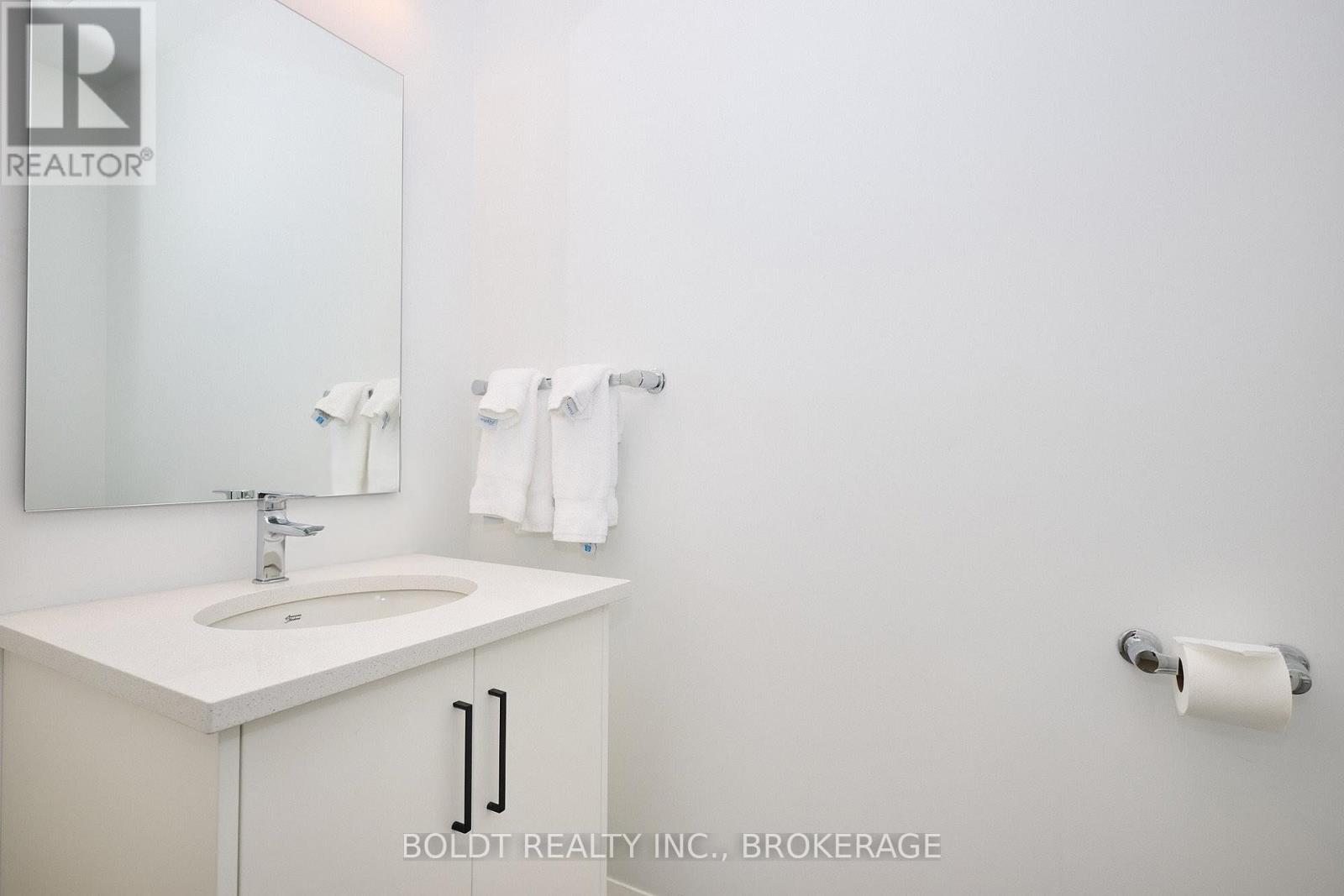 552 MISSISSAUGA AVENUE - 4