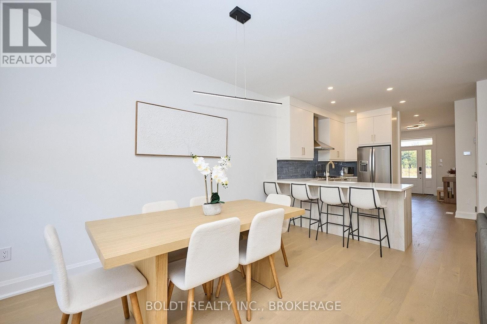 552 MISSISSAUGA AVENUE - 7