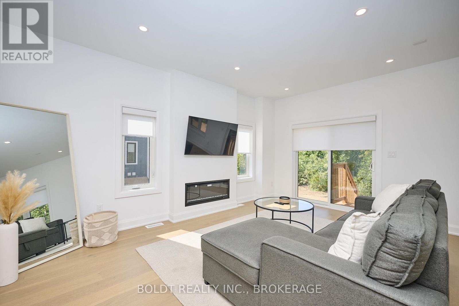 552 MISSISSAUGA AVENUE - 9