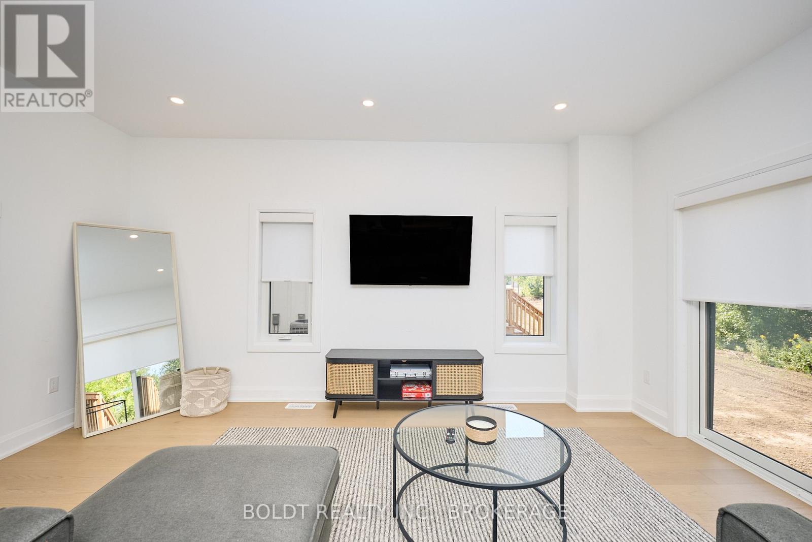 556 MISSISSAUGA AVENUE - 10
