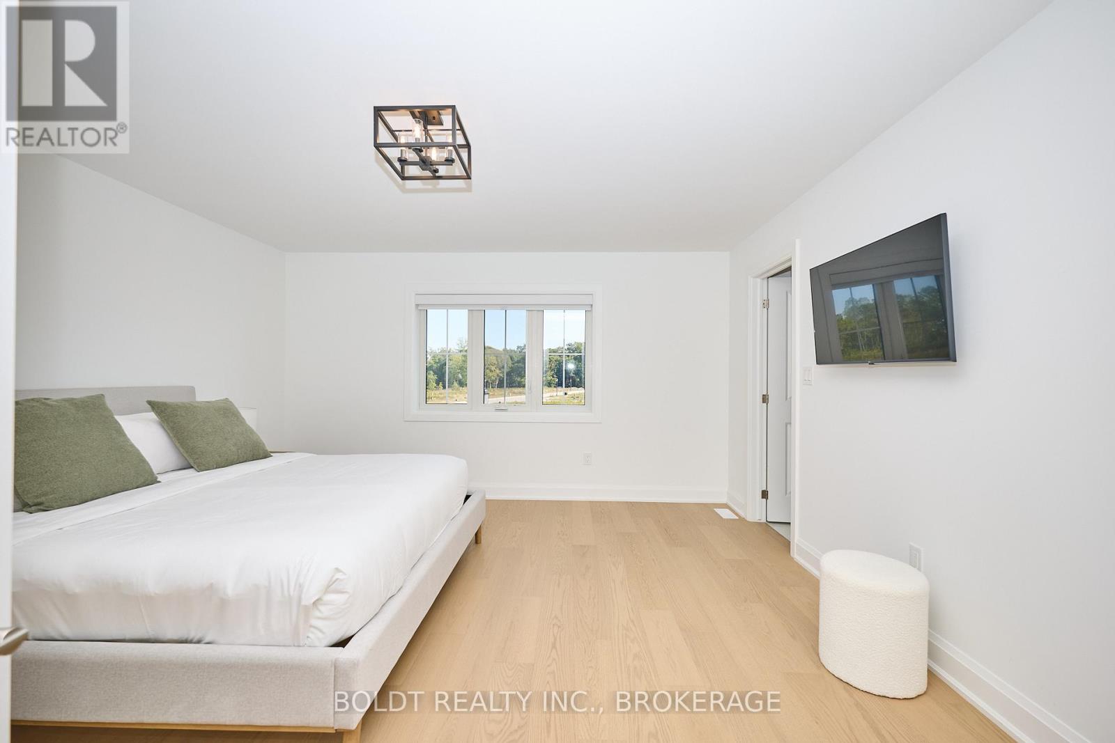 556 MISSISSAUGA AVENUE - 12