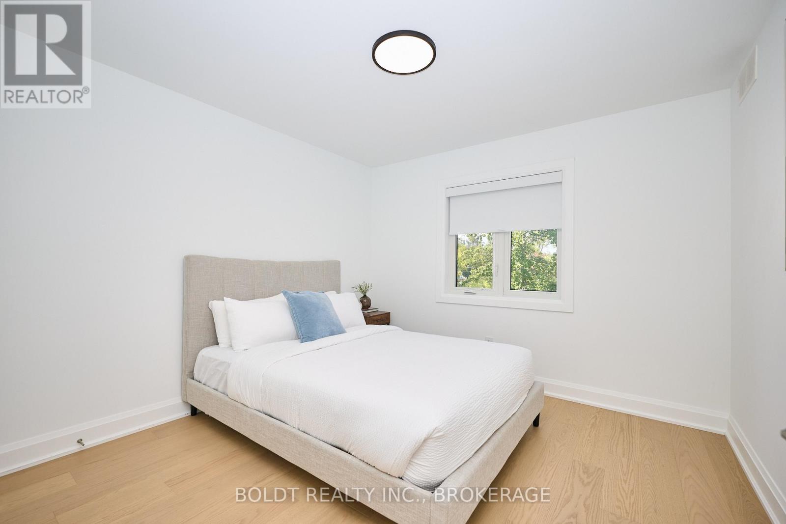 556 MISSISSAUGA AVENUE - 17