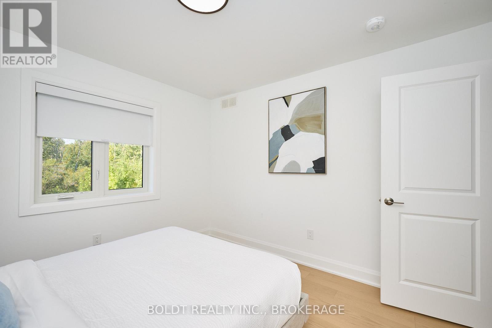 556 MISSISSAUGA AVENUE - 19