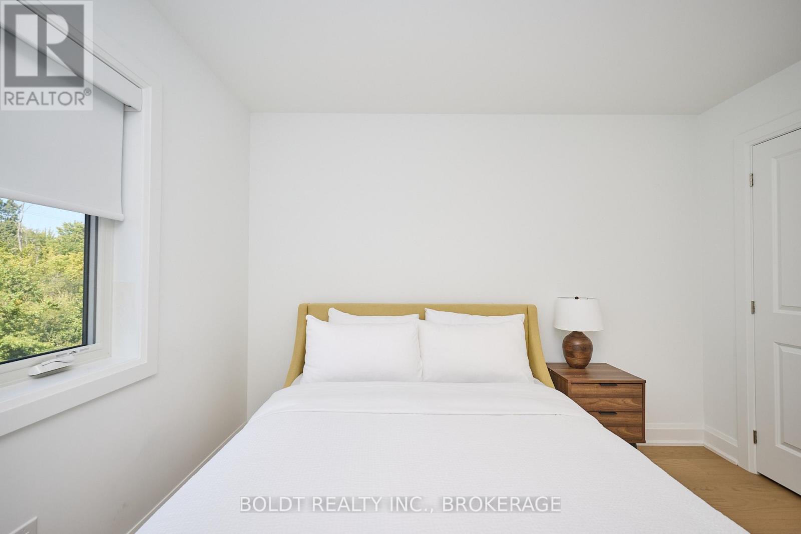 556 MISSISSAUGA AVENUE - 21
