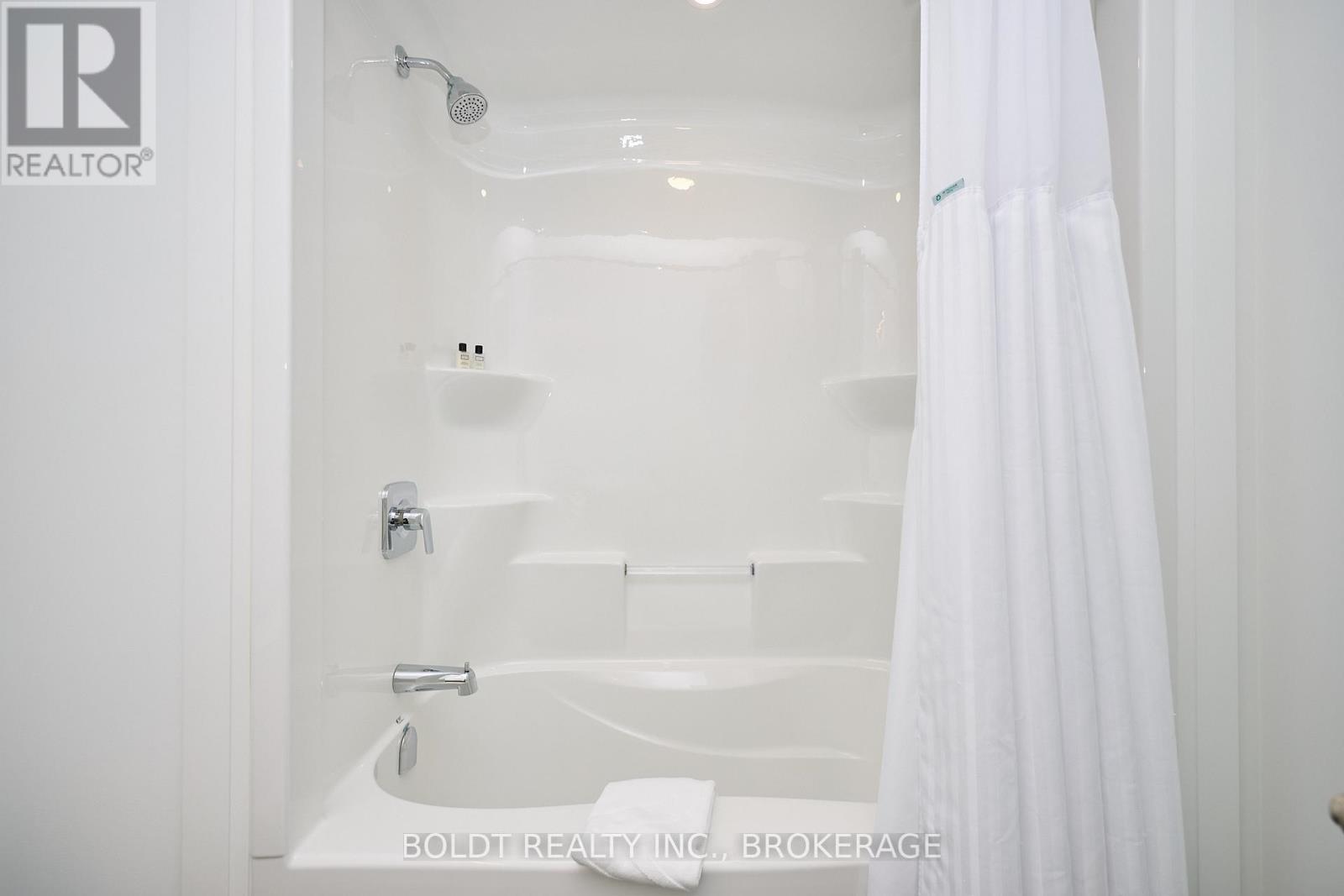 556 MISSISSAUGA AVENUE - 25