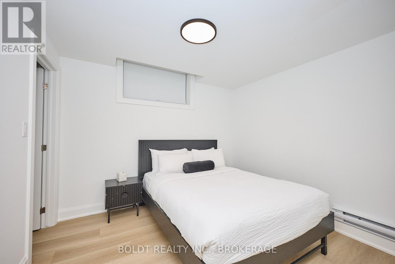 556 MISSISSAUGA AVENUE - 30