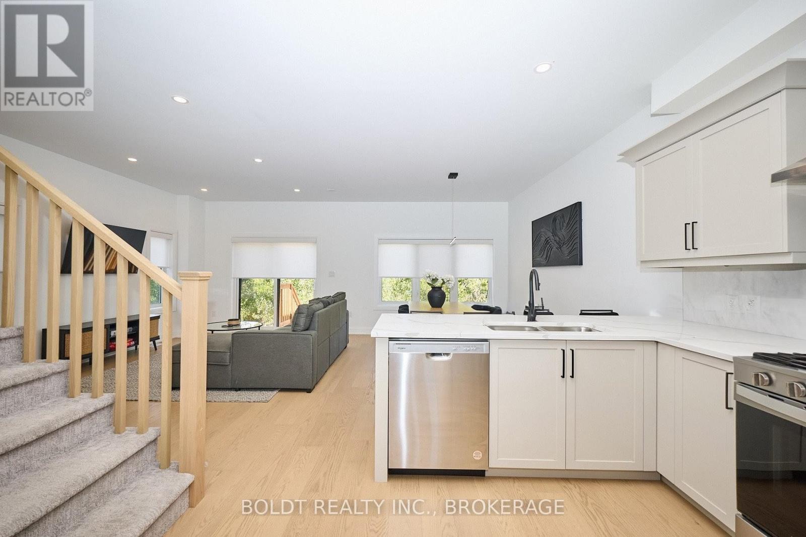 556 MISSISSAUGA AVENUE - 4