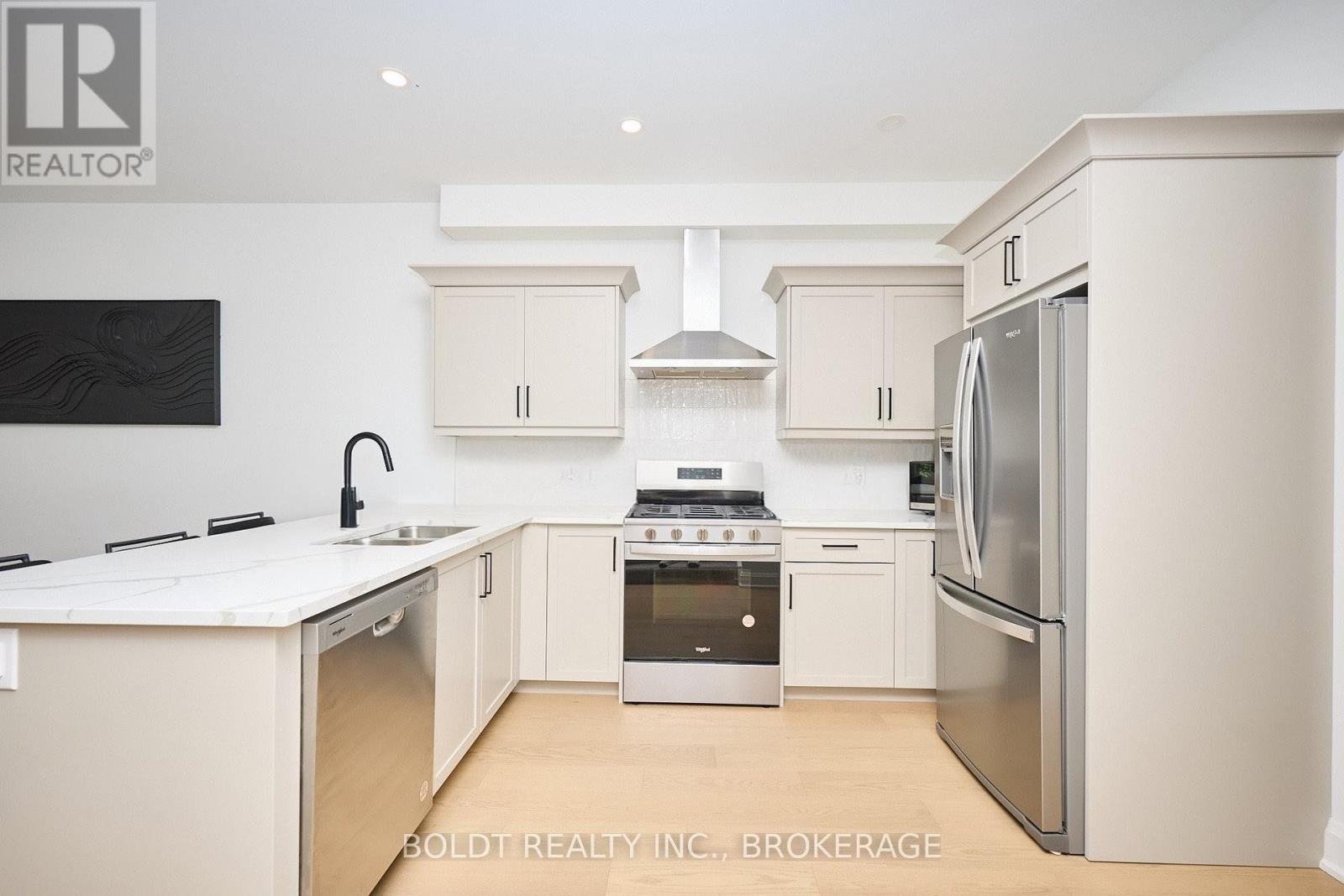 556 MISSISSAUGA AVENUE - 5