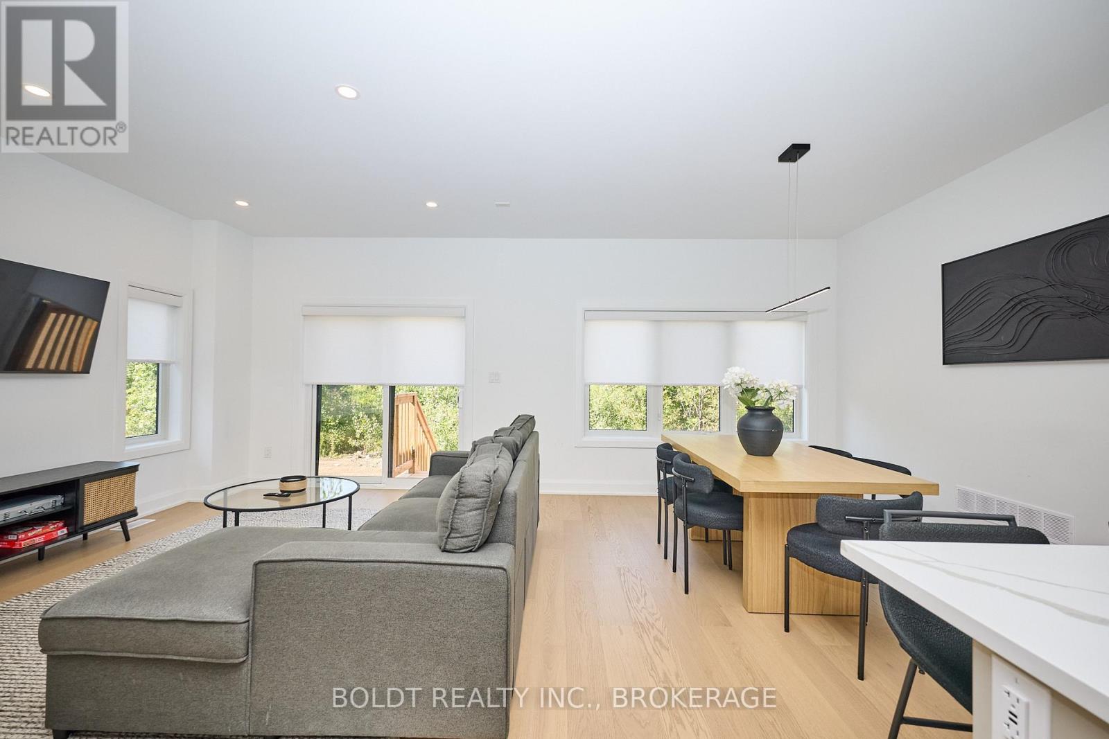 556 MISSISSAUGA AVENUE - 7