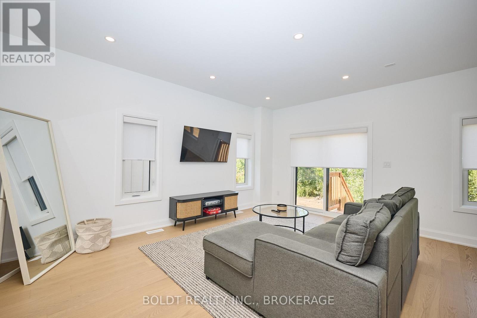 556 MISSISSAUGA AVENUE - 9