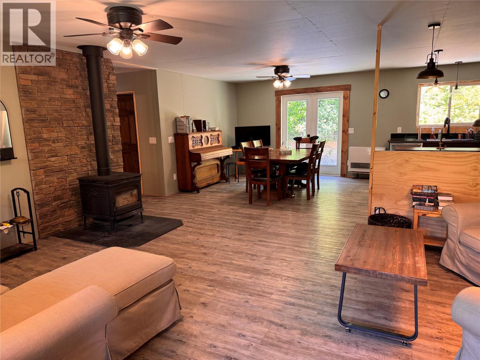 2160 3 Highway, Christina Lake