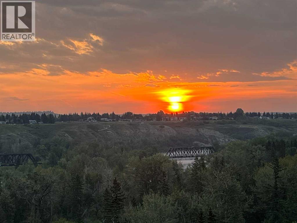 Single Family House for Sale in    Avenue NW Bowness Calgary 