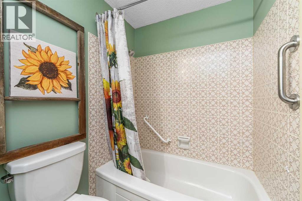 Single Family House for Sale in    Street NE Pineridge Calgary 