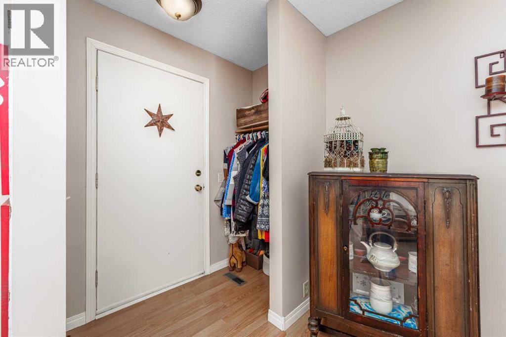 Single Family House for Sale in    Street NE Pineridge Calgary 