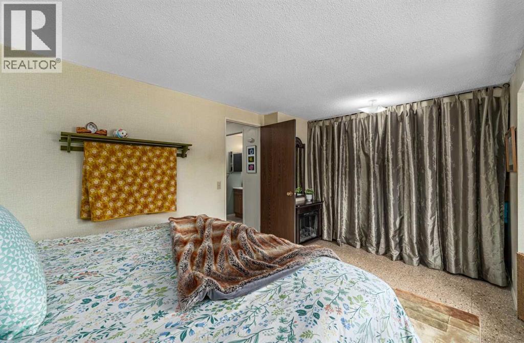 Single Family House for Sale in    Street NE Pineridge Calgary 