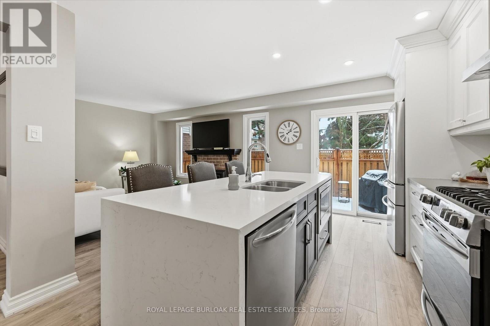 #38 5255 LAKESHORE ROAD - 14