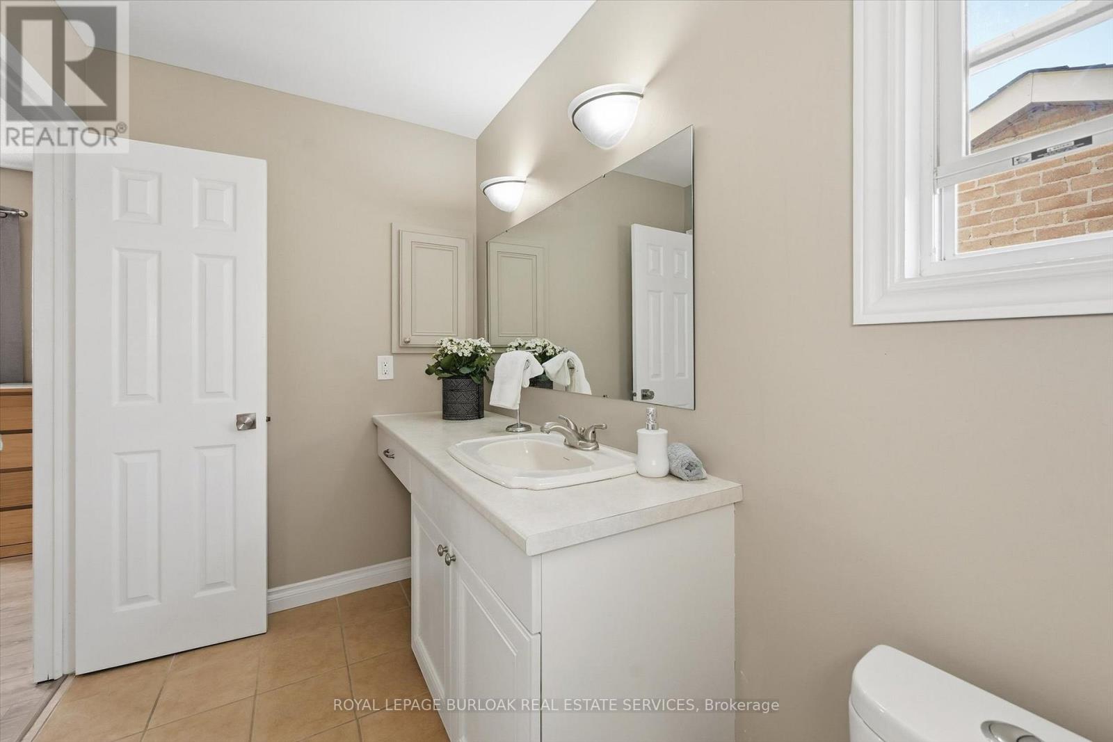 #38 5255 LAKESHORE ROAD - 33