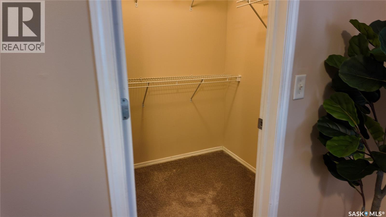 Single Family House for Sale in  Buckingham DRIVE E Regina 