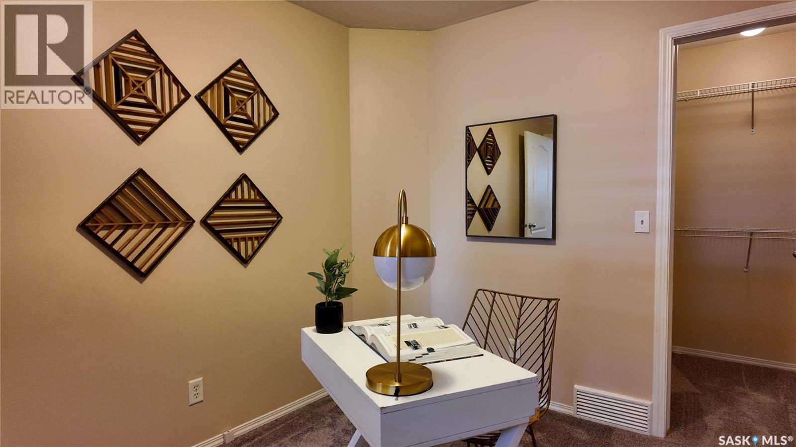 Single Family House for Sale in  Buckingham DRIVE E Regina 