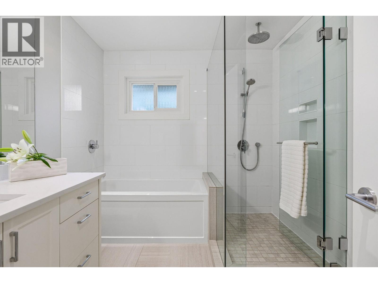 2223 GREYLYNN CRESCENT, North Vancouver