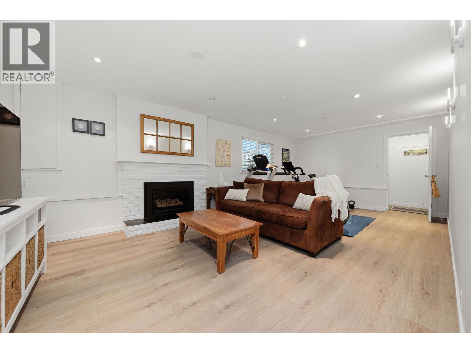 2223 GREYLYNN CRESCENT, North Vancouver