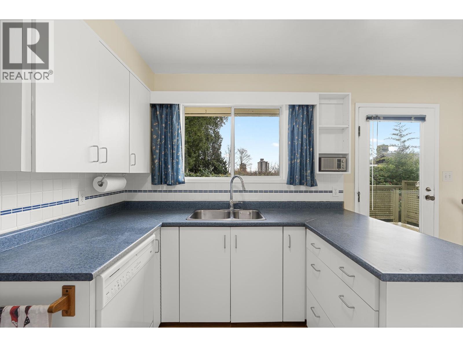 1970 GORDON AVENUE, West Vancouver