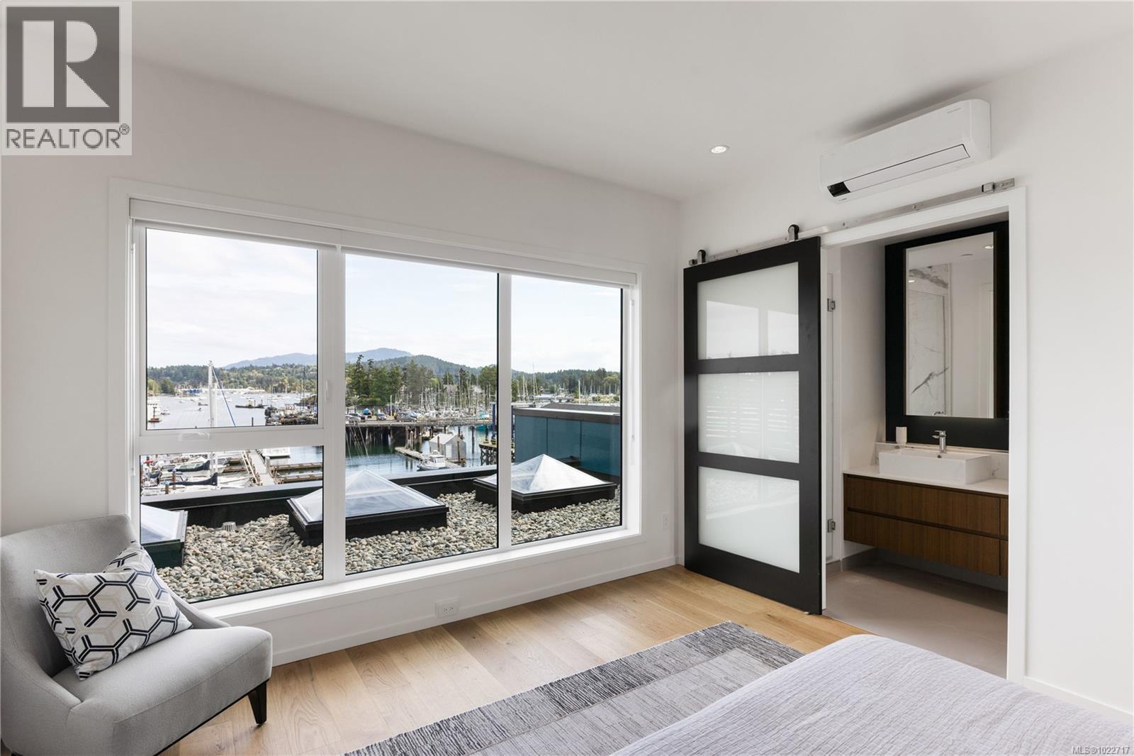 #201 2270 HARBOUR RD - 35