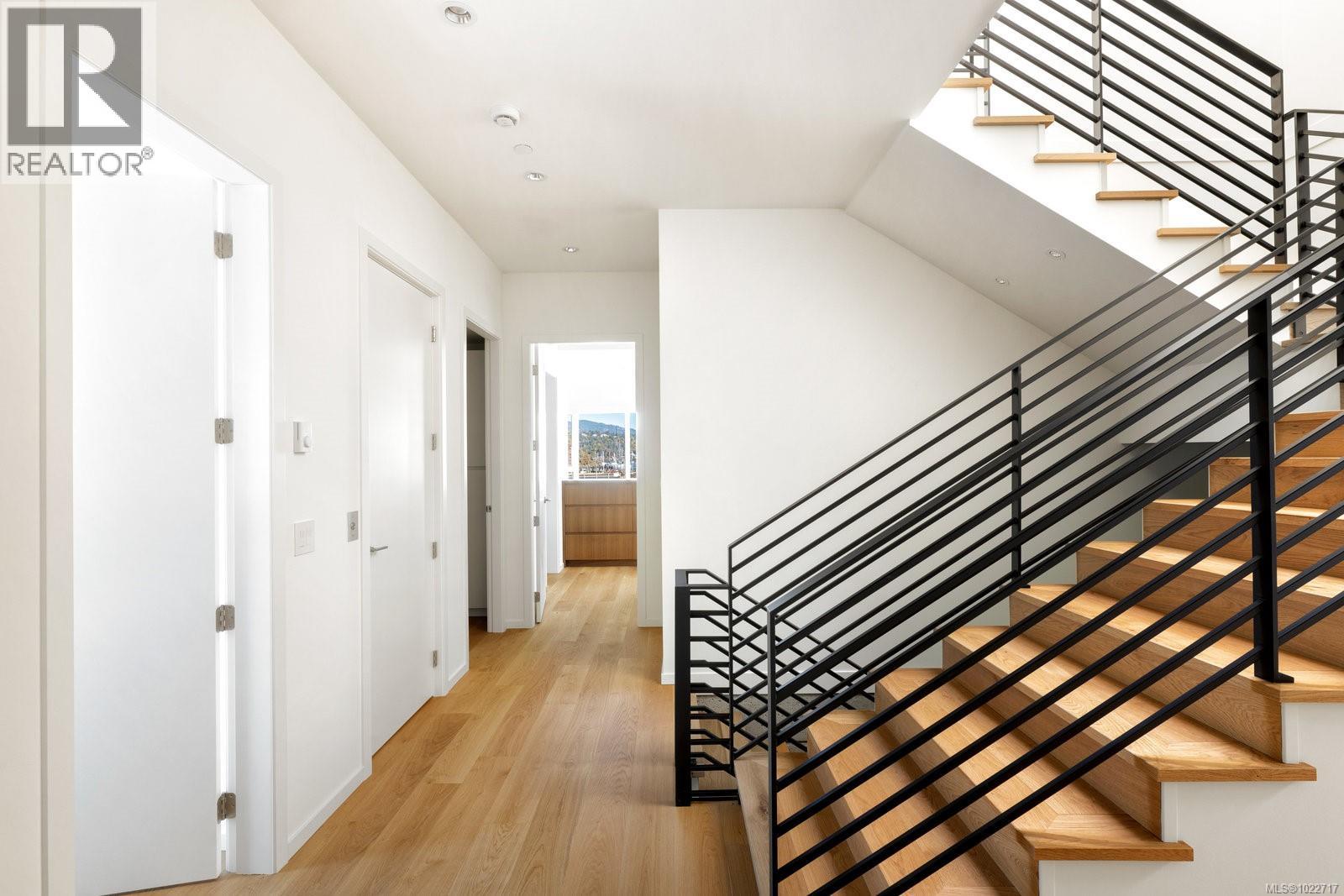 #201 2270 HARBOUR RD - 31