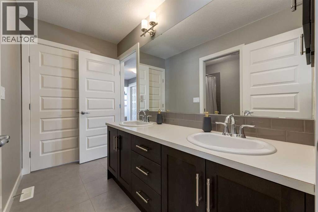 Single Family House for Sale in  Evansborough Hill NW Evanston Calgary 