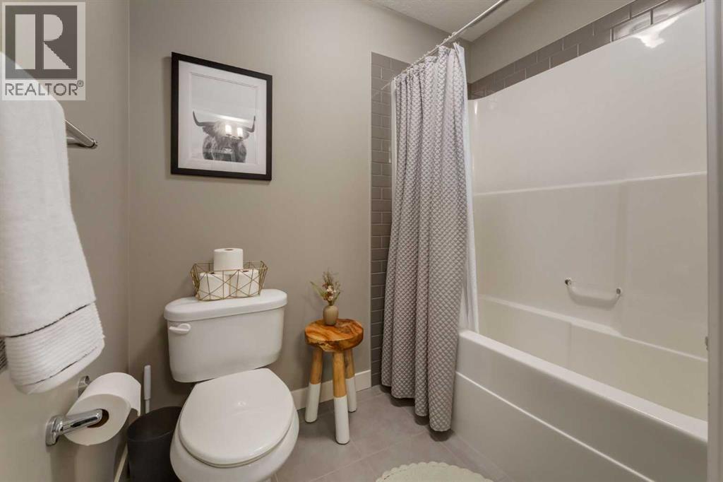 Single Family House for Sale in  Evansborough Hill NW Evanston Calgary 