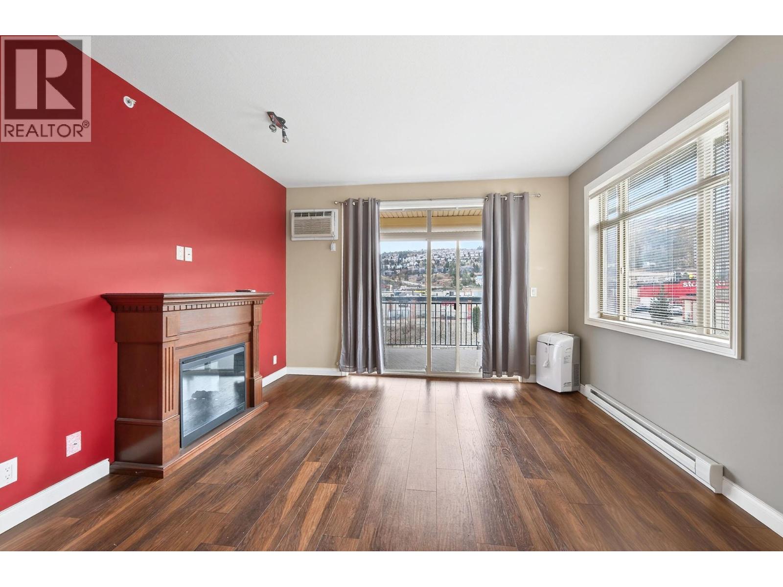 #302 1390 HILLSIDE DRIVE - Image 2