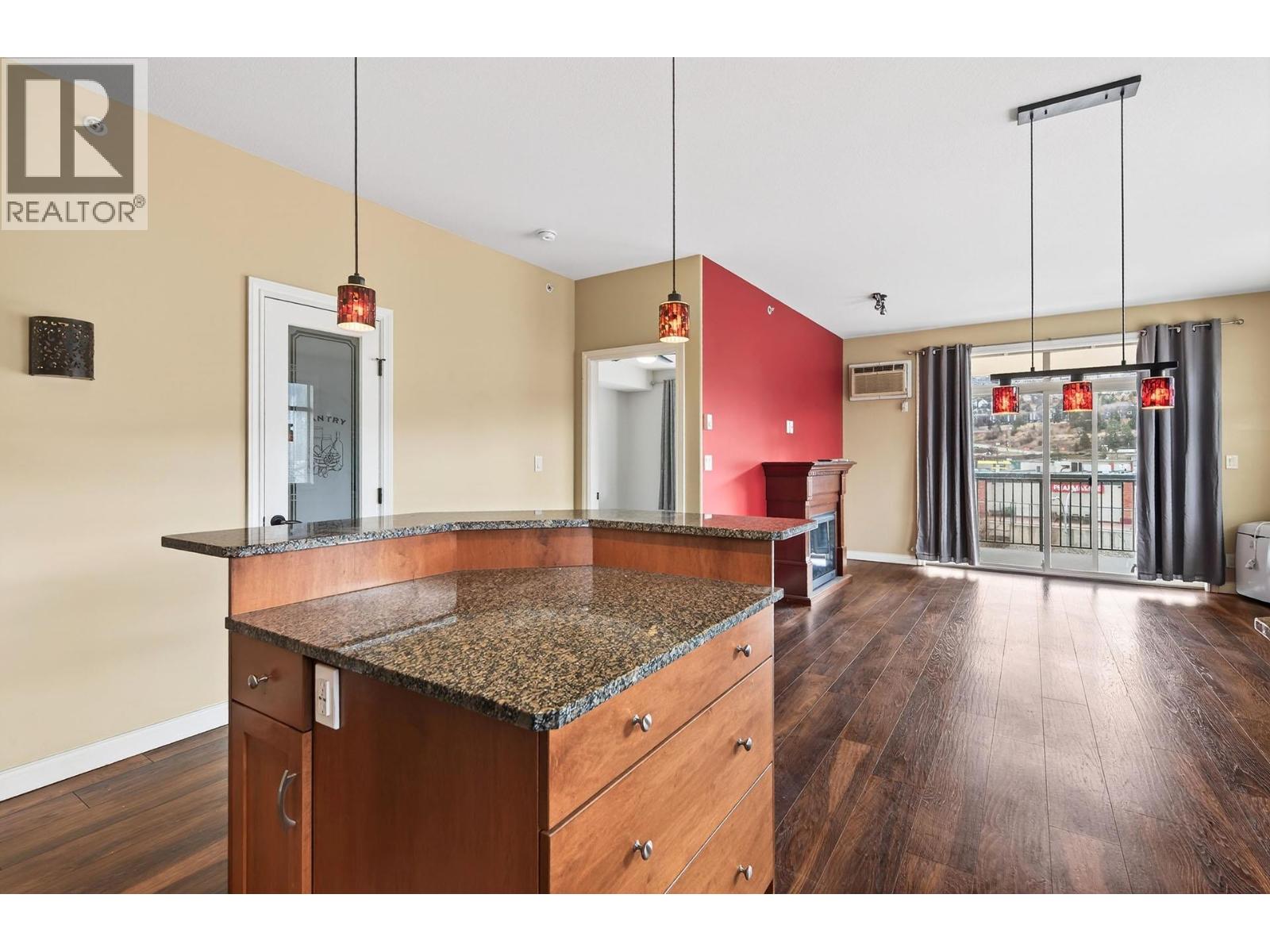 #302 1390 HILLSIDE DRIVE - 14