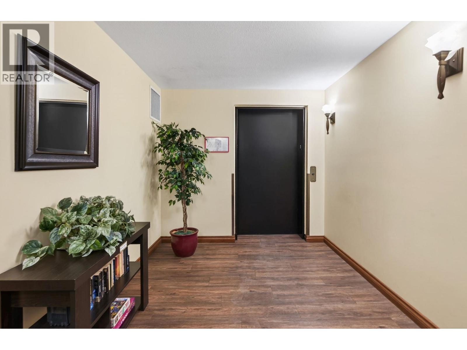 #302 1390 HILLSIDE DRIVE - 38