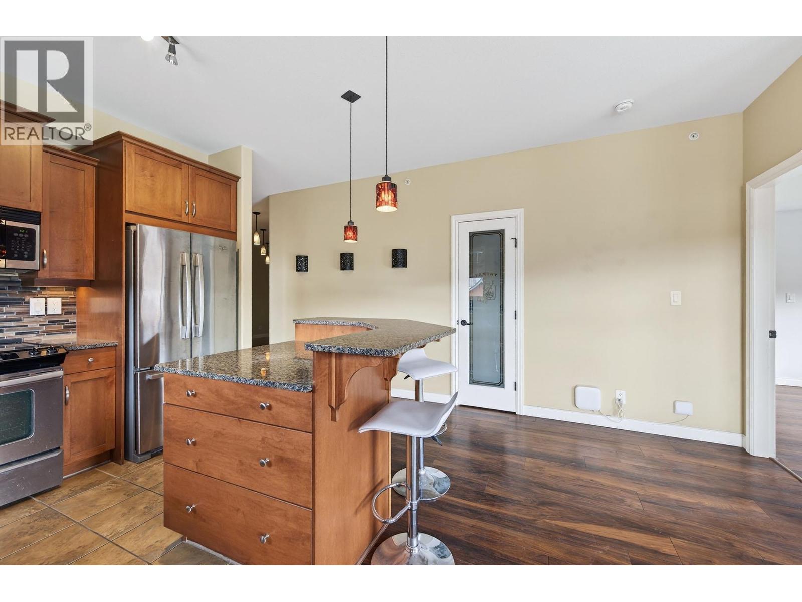 #302 1390 HILLSIDE DRIVE - 11