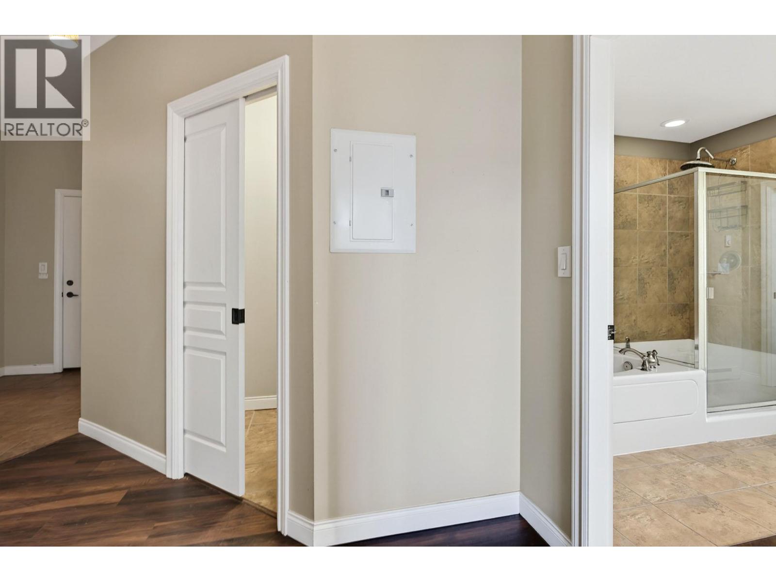 #302 1390 HILLSIDE DRIVE - 44